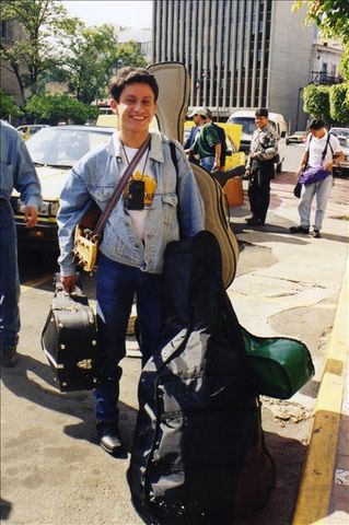 Trayendo instrumentos originales en Guadalajara