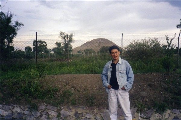 Junto a las pirámides de Teotihuacán